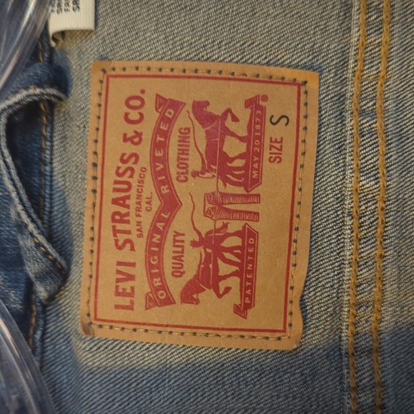 Excellent condition Levi's jean jacket - Picture 2 of 4